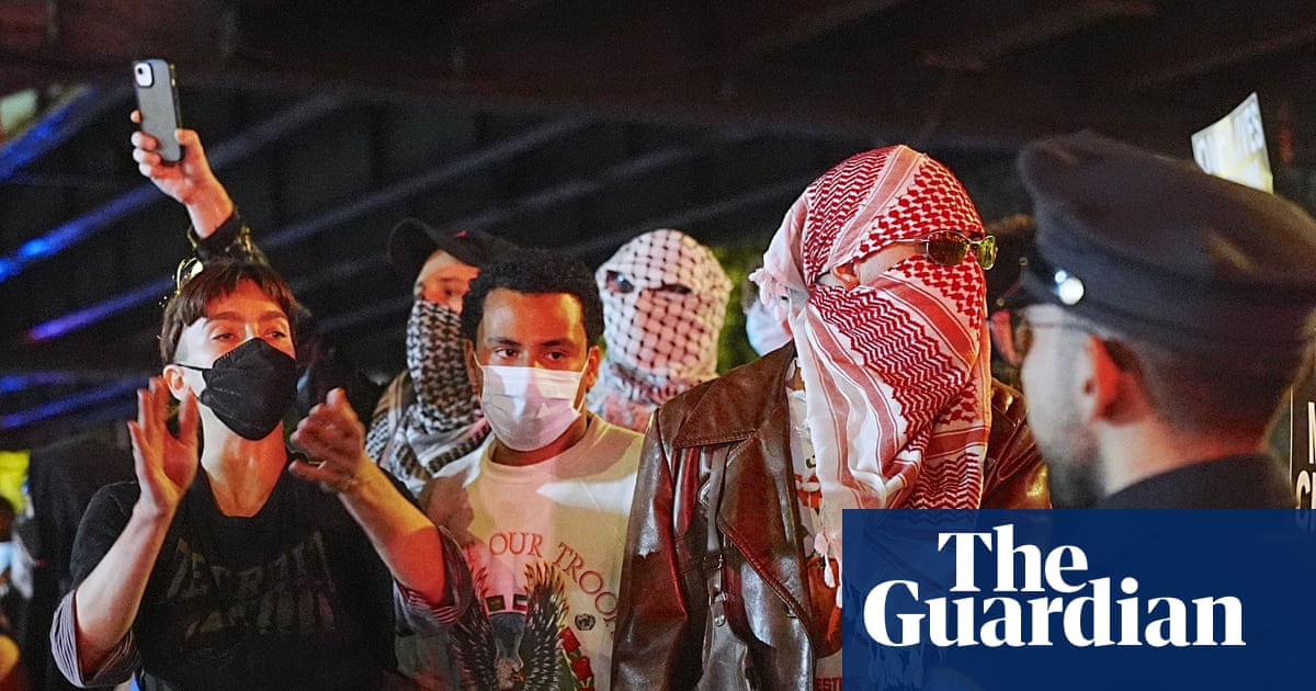 ‘Abolish ICE’: Mamdani, AOC and other Democrats urge action after New York shooting