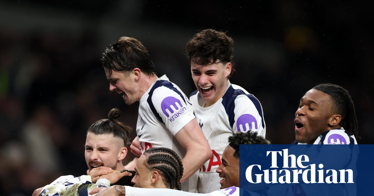 Solanke dents Manchester City’s title hopes with stirring comeback for Spurs