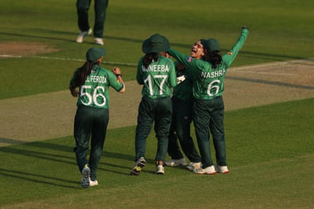 Fatima Sana celebrates taking the wicket of Ellyse Perry.