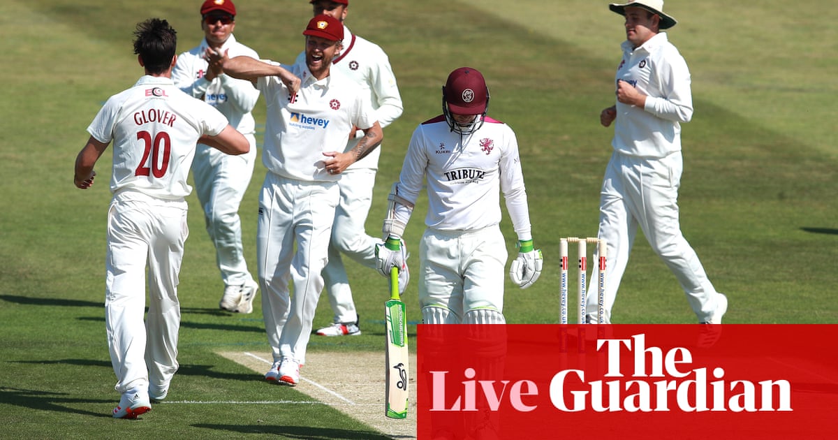 County Cricket: Durham batting collapse hands Lancashire the advantage