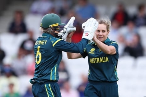 Captain dismisses captain at Headingley.