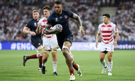 Courtney Lawes scores England’s second try against Japan at Stade de Nice