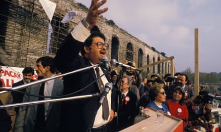 Turgut Özal speaks at a rally