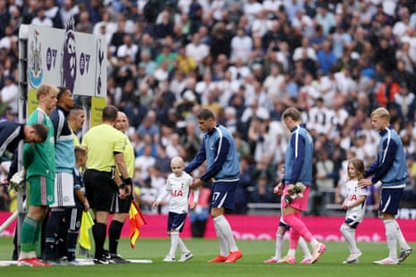Micky van de Ven leads out his Tottenham Hotspur players alongside the team mascots.