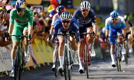 Tour de France 2022: Philipsen wins stage 15 sprint after Vingegaard ...