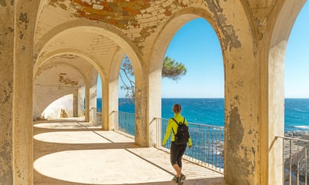 Villa Senya Blanco on the walking trail Cami de Ronda, Costa Brava.