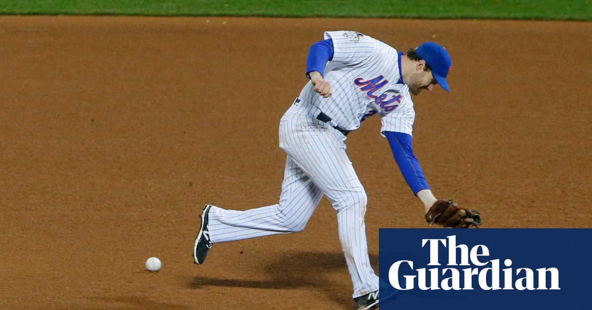 Royals Rally On Murphy S Error To Stand On The Brink Of World