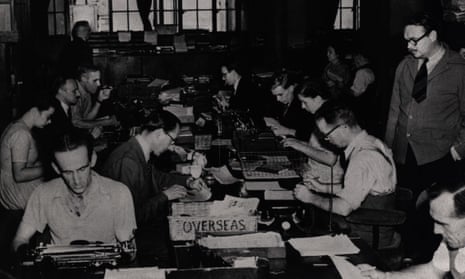 Reuters Building Fleet Street London
Newsroom 1950s historical, newspaper staff at work