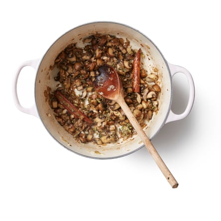 Felicity Cloake’s Vegan Moussaka. Turn down the heat a little, stir in the garlic, cinnamon and herbs, and fry for another couple of minutes. Stir in the tomato puree, fry for another minute or so, then stir in the lentils to coat. Add the wine and leave to bubble away until reduced by about half. Add the tomatoes and stock, turn down the heat and leave to simmer for about an hour, until the lentils are cooked and the sauce is rich and thick.