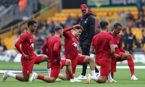 Liverpool manager Jurgen Klopp oversees his team’s pre-match warm-up.