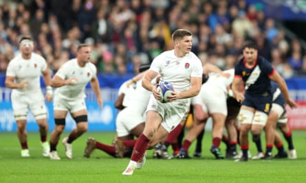 Owen Farrell runs with the ball during England’s World Cup bronze‑medal match against Argentina.
