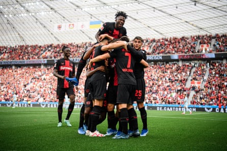 ليفركوزن يحتفل بيوم ألونسو بحفل قمة ضد كولن | الدوري الألماني ليفركوزن يحتفل بيوم ألونسو بحفل قمة ضد كولن | الدوري الألماني