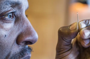 Willard Wigan sculptor in miniature