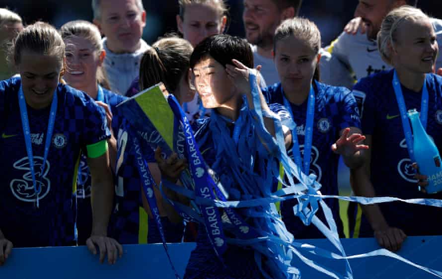 Chelsea's Ji So-Yun admires the WSL trophy