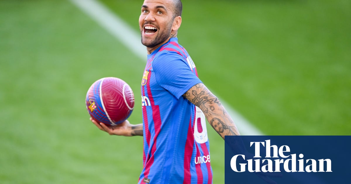 ‘I’m here to be positive’ – Dani Alves feelgood factor returns to Barcelona | Sid Lowe