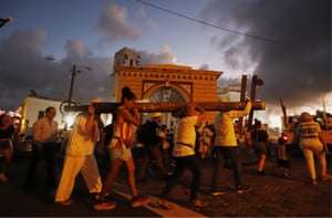 San Juan, Puerto Rico: People carry a lamp post in the form of a cross during a protest against daily blackouts and increased energy bills since the electricity company Luma began working on the island in 2021