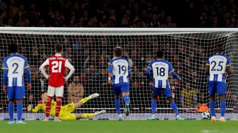 Arsenal v Brighton, Nottingham Forest v Tottenham: Carabao Cup – live | Carabao Cup 10 Brighton's Danny Welbeck levels the scores from the penalty spot.
