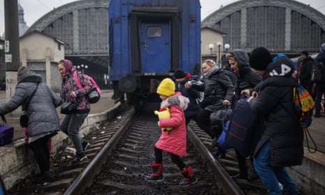 People seeking to leave Ukraine arrive at a train station in the Ukrainian city of Lviv on 4 March 2022.