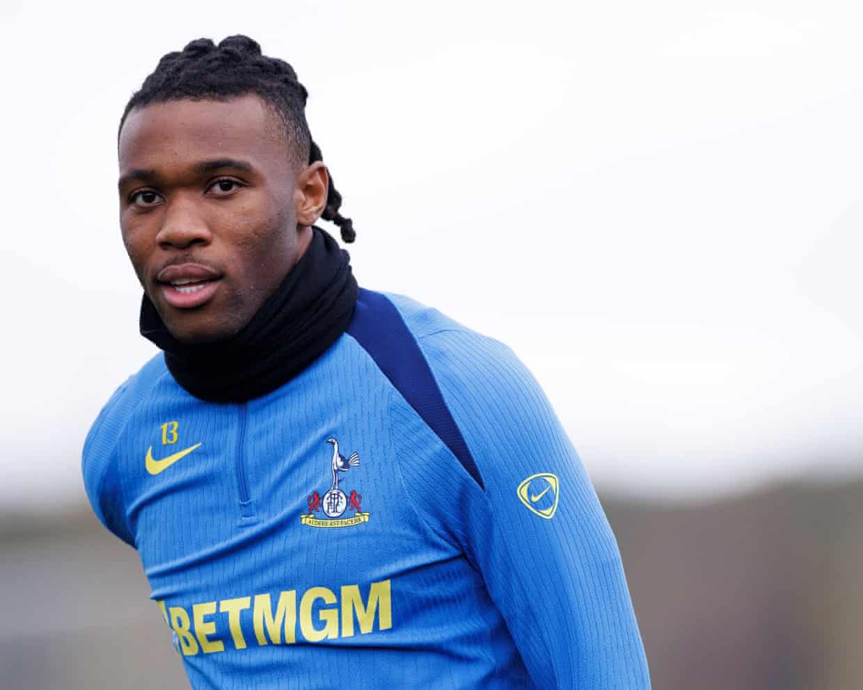 Se revela que Destiny Udogie es la futbolista supuestamente amenazada a punta de pistola por un agente Se revela que Destiny Udogie es la futbolista supuestamente amenazada a punta de pistola por un agente