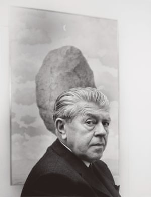 René Magritte Shunk Kender Rene Margitte in front of Le sens de realite