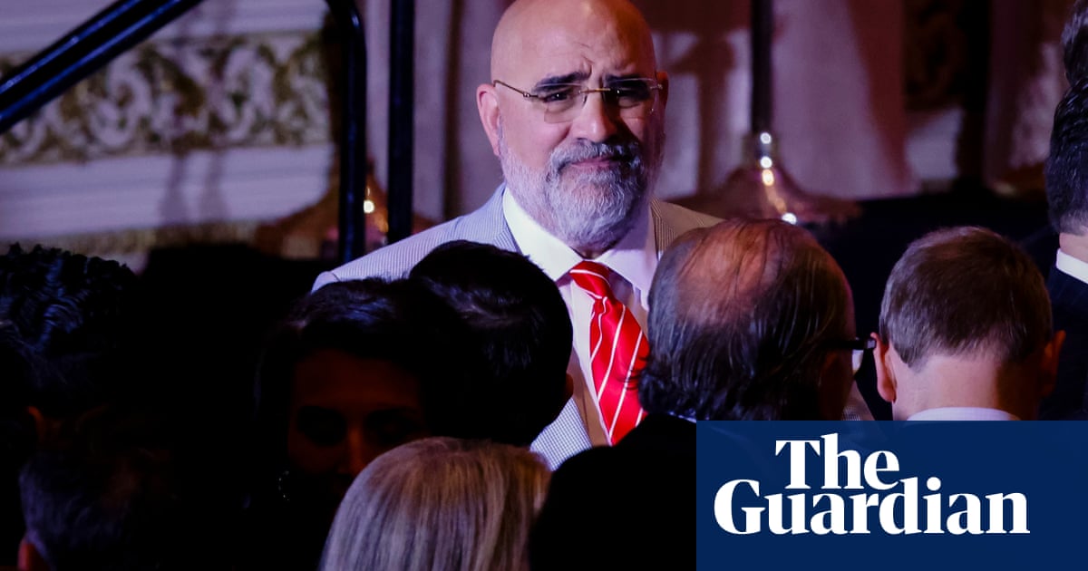 Trump campaign chief sues Daily Beast over defamation claims