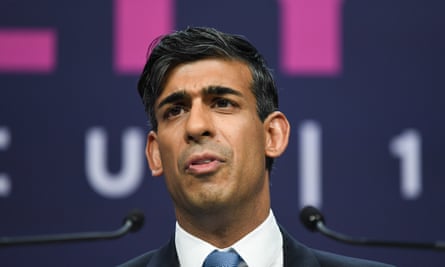 Closeup of Rishi Sunak addressing the summit
