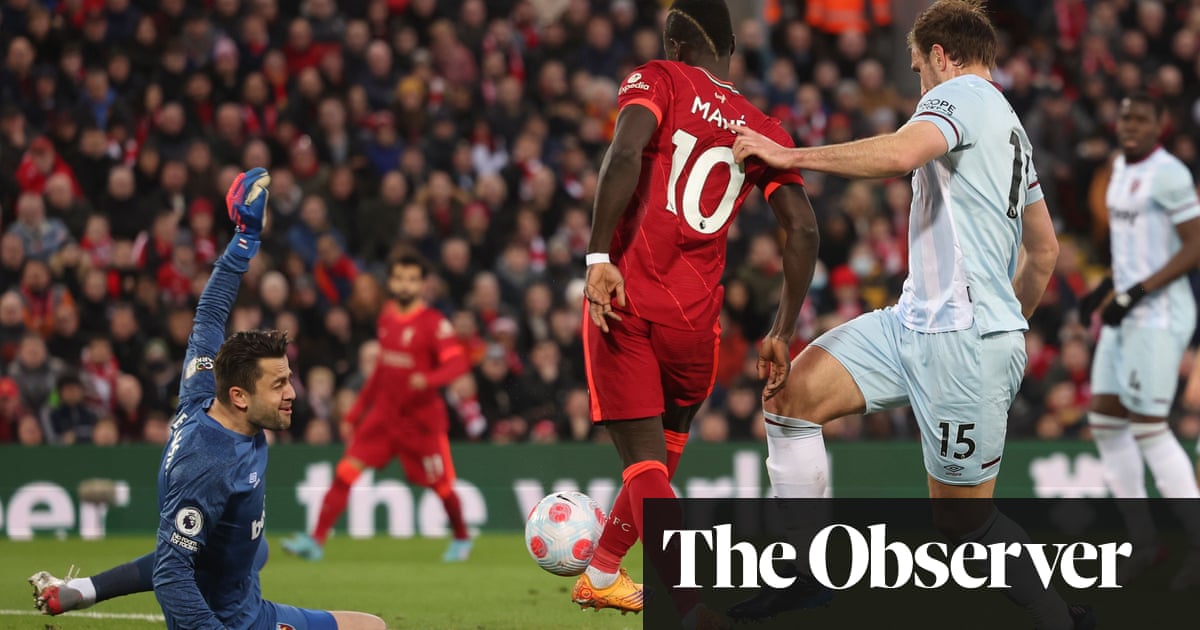 Sadio Mané winner sinks West Ham to keep up Liverpool’s title pursuit