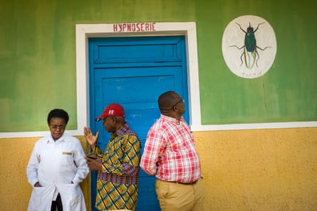 Image of a tsetse fly outside of a Sleeping Sickness treatment ward at Bandundu General Hospital