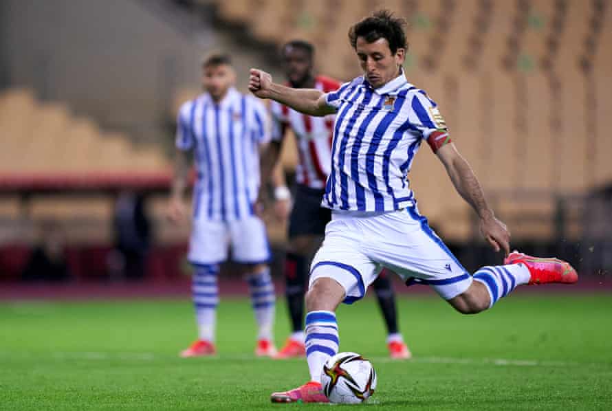 Mikel Oyarzabal prepares to score the only goal of the Copa del Rey final, a 1-0 victory for Real Sociedad.
