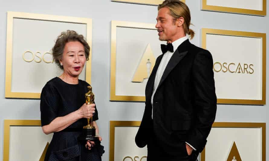 Brad Pitt poses with Yuh-Jung Youn and his tiny ponytail at the Oscars.