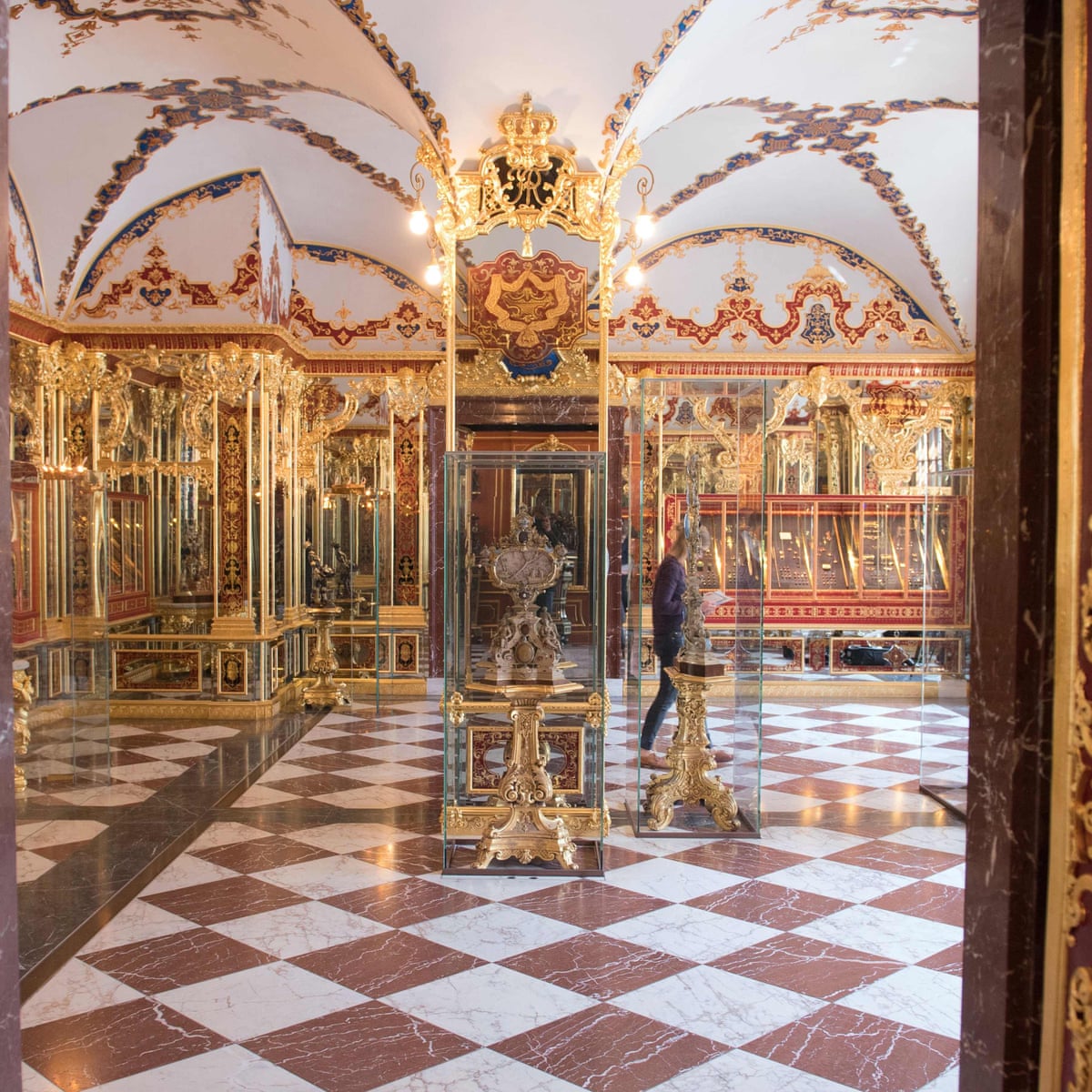 Jewellery Of Immeasurable Worth Stolen In Dramatic Dresden Museum Heist World News The Guardian
