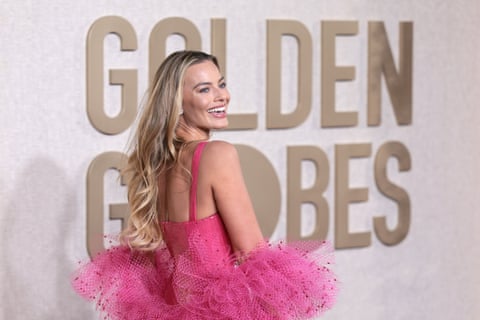 Golden Globes 2024 red carpet: Jennifer Lopez out-Barbies Margot Robbie, and a surprise appearance from Taylor Swift in pictures | Golden Globes | The Guardian Golden Globes 2024 red carpet: Jennifer Lopez out-Barbies Margot Robbie, and a surprise appearance from Taylor Swift in pictures | Golden Globes | The Guardian
