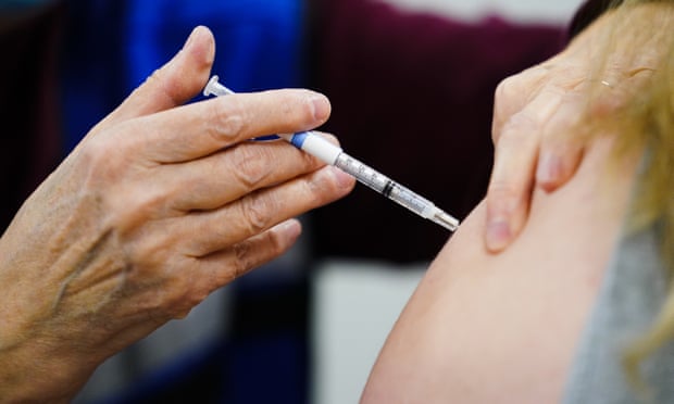 Scientists say the government should prioritise getting the right number of vaccines delivered on time. 