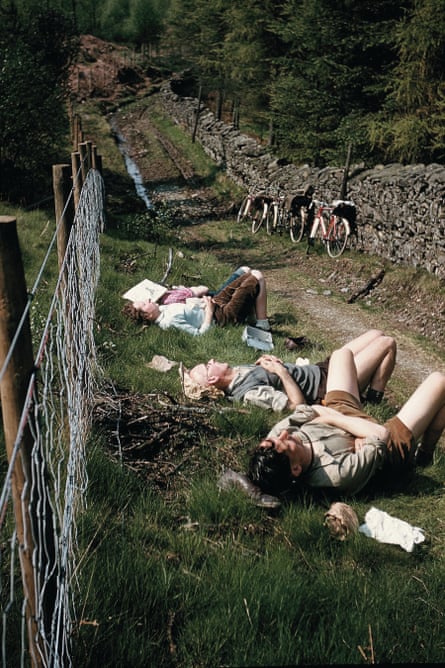 Cyclists enjoy a well-deserved rest in May 1959