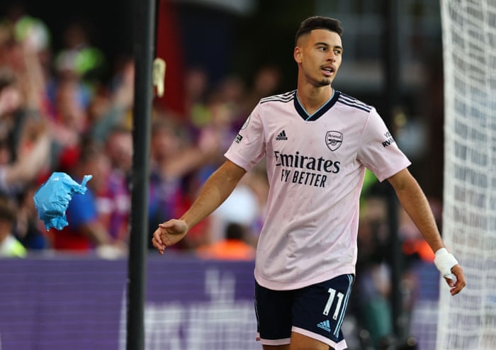 Gabriel Martinelli misses a golden chance for the visitors.