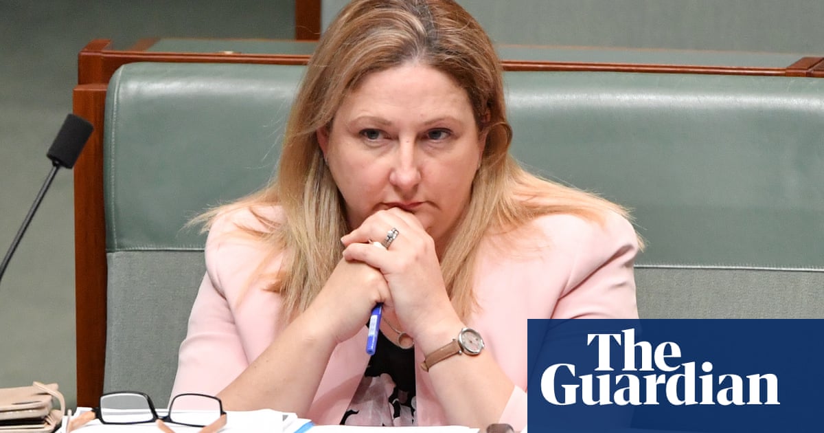Australia's health department 'actively monitoring' if doctors are charging for Covid jabs thumbnail