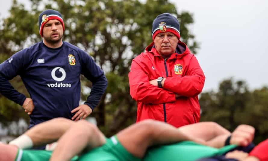 Warren Gatland keeps a close eye on a training scrum.