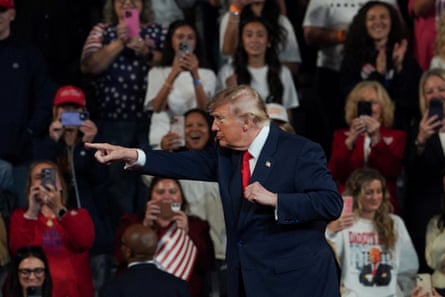 Donald Trump points to the crowd