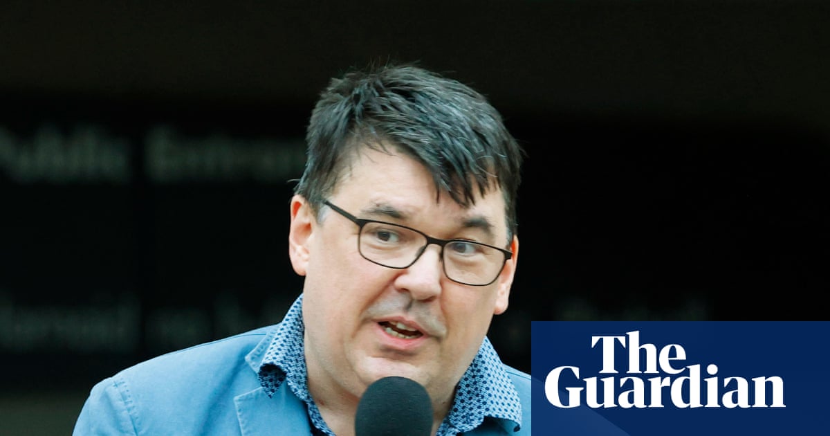 Met police chief calls for review of law after Graham Linehan arrest