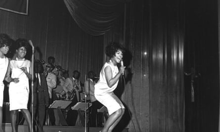 Wanda Young performing with the Marvelettes in 1964.