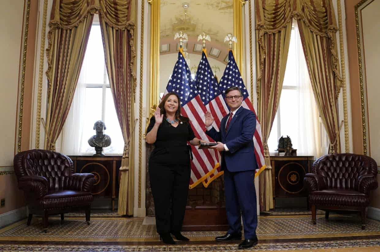 Adelita Grijalva, gobernadora de Arizona, juró su cargo tras siete semanas en una decisión que desencadena una votación sobre Epstein. Adelita Grijalva, gobernadora de Arizona, juró su cargo tras siete semanas en una decisión que desencadena una votación sobre Epstein.