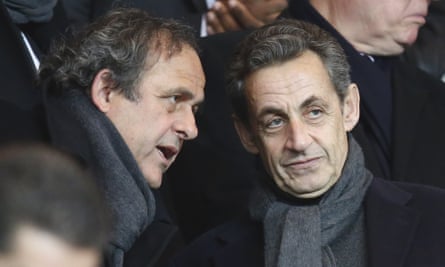 Nicolas Sarkozy (à droite) et Michel Platini.
