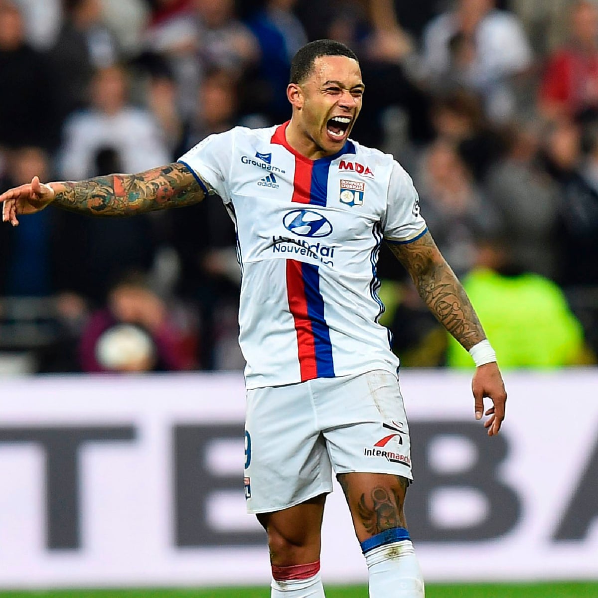 Memphis Depay Is Back In The Goals And Fuelling Lyon S Grand Ambitions Football The Guardian