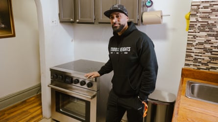 Marcos Ramos pinch his induction stove