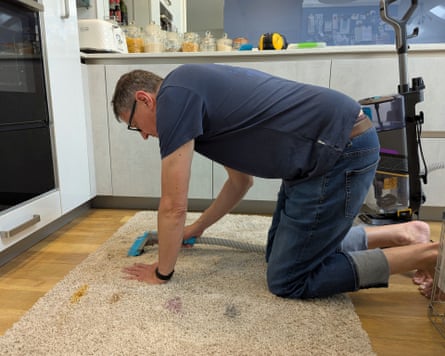 Andy Shaw testing Shark CarpetXpert spot cleaning long pile carpet