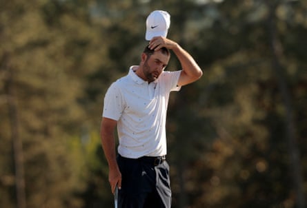 سكوتي شيفلر يبدو محبطًا في الحفرة الثامنة عشرة