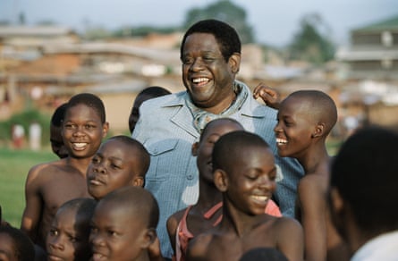 Forest Whitaker surrounded by children in The Last King Of Scotland.