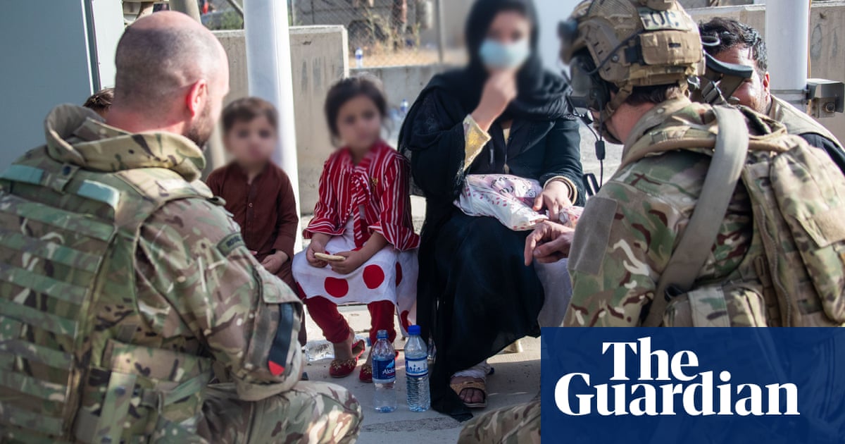 UK scrambles to complete Kabul airlift as envoy flags risk of provoking Taliban