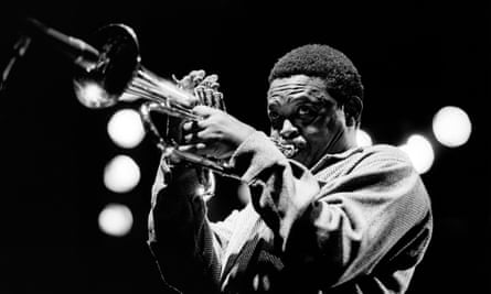 Hugh Masekela on stage in class=