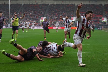 Nicolas Depoortère crosses the line for the defending champions Bordeaux